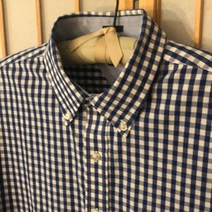 Tommy Hilfiger Men’s slim fit blue gingham shirt.